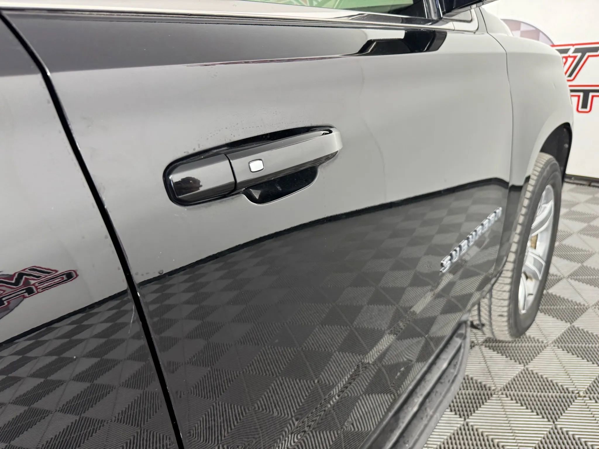 Used 2015 Chevrolet Suburban LT w/ Luxury Package image 32