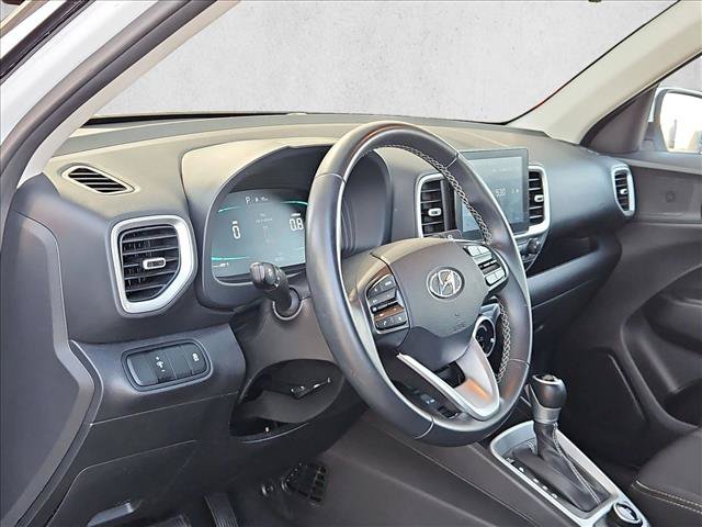 Certified 2025 Hyundai Venue SEL FWD image 10