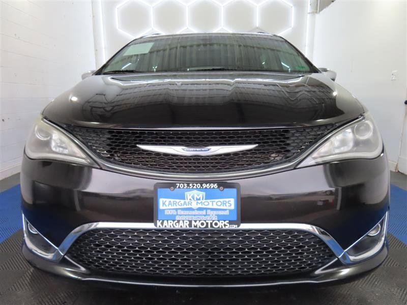 Used 2020 Chrysler Pacifica Limited FWD image 2