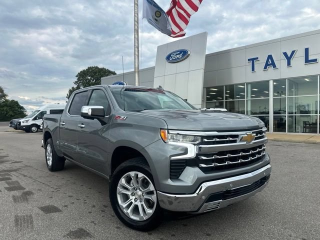 Used 2023 Chevrolet Silverado 1500 LTZ w/ Technology Package AWD/4WD image 4