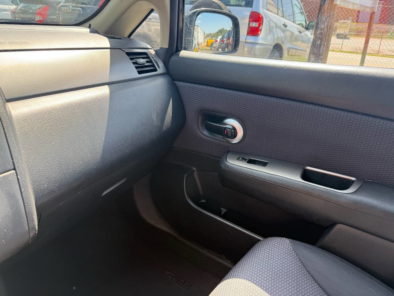 Used 2009 Nissan Versa SL w/ Convenience Pkg image 24