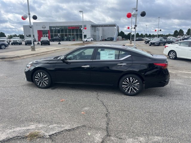 Used 2025 Nissan Altima 2.5 SV w/ SV Premium Package image 7