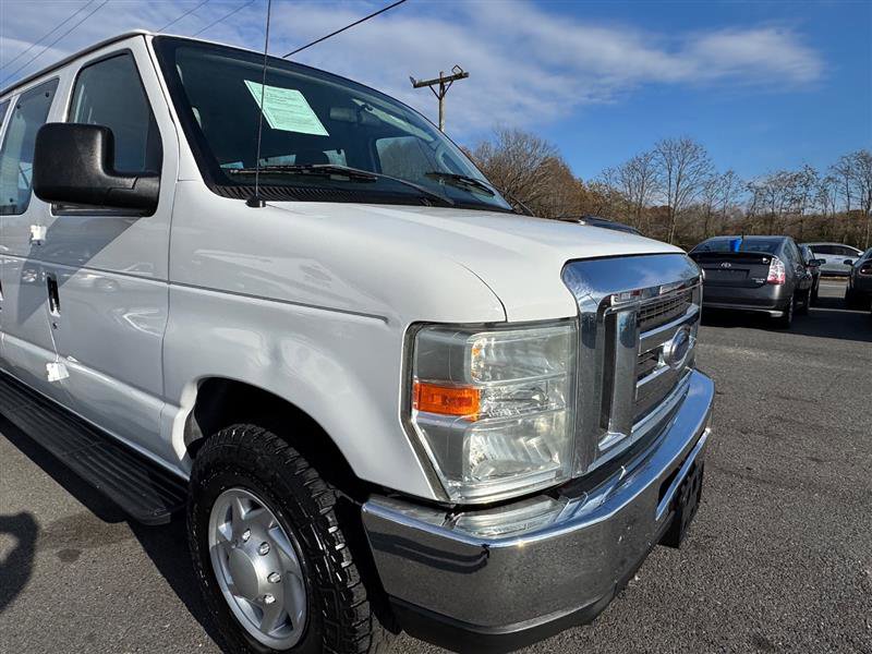 Used 2009 Ford E-350 and Econoline 350 Super Duty Wagon image 20