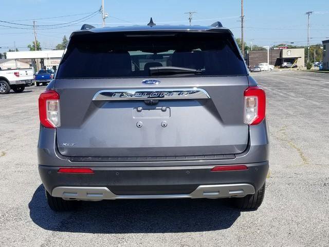 Used 2022 Ford Explorer XLT w/ Equipment Group 202A image 6