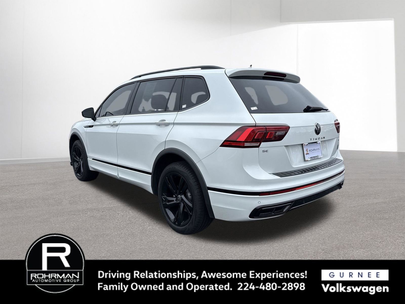 Used 2024 Volkswagen Tiguan SE R-Line image 2