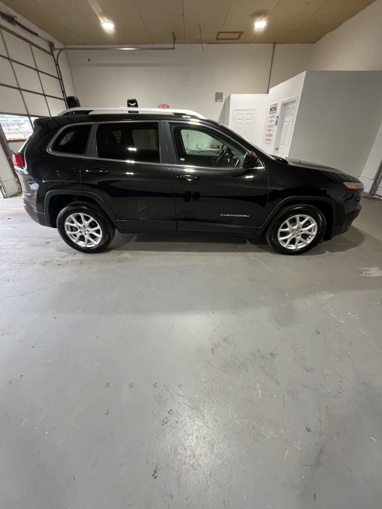 Used 2014 Jeep Cherokee Latitude w/ Comfort/Convenience Group image 2