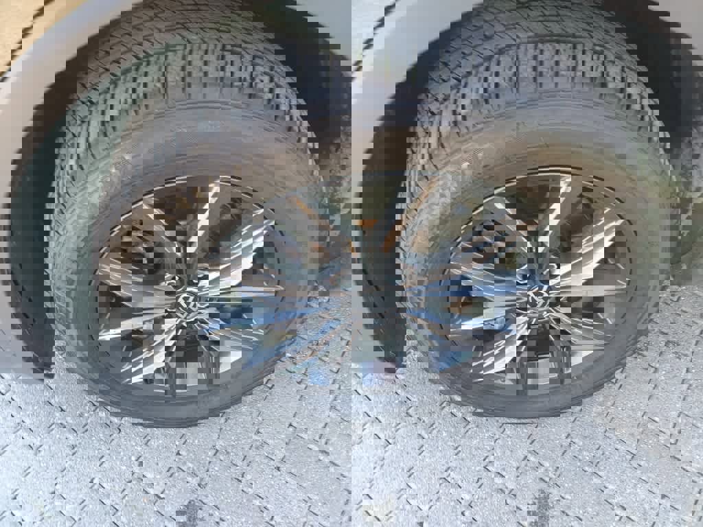 Used 2024 Volkswagen Tiguan SE image 9