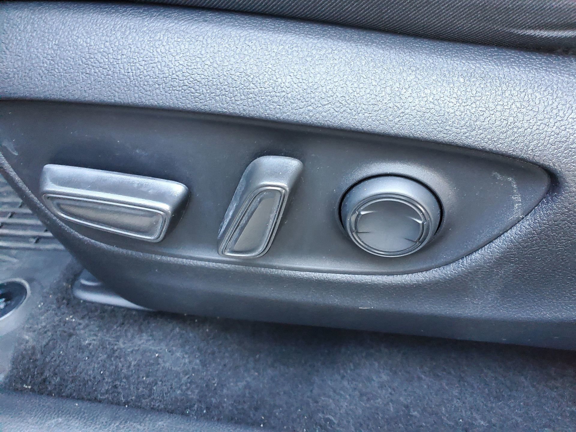 Used 2022 Toyota RAV4 XLE image 13