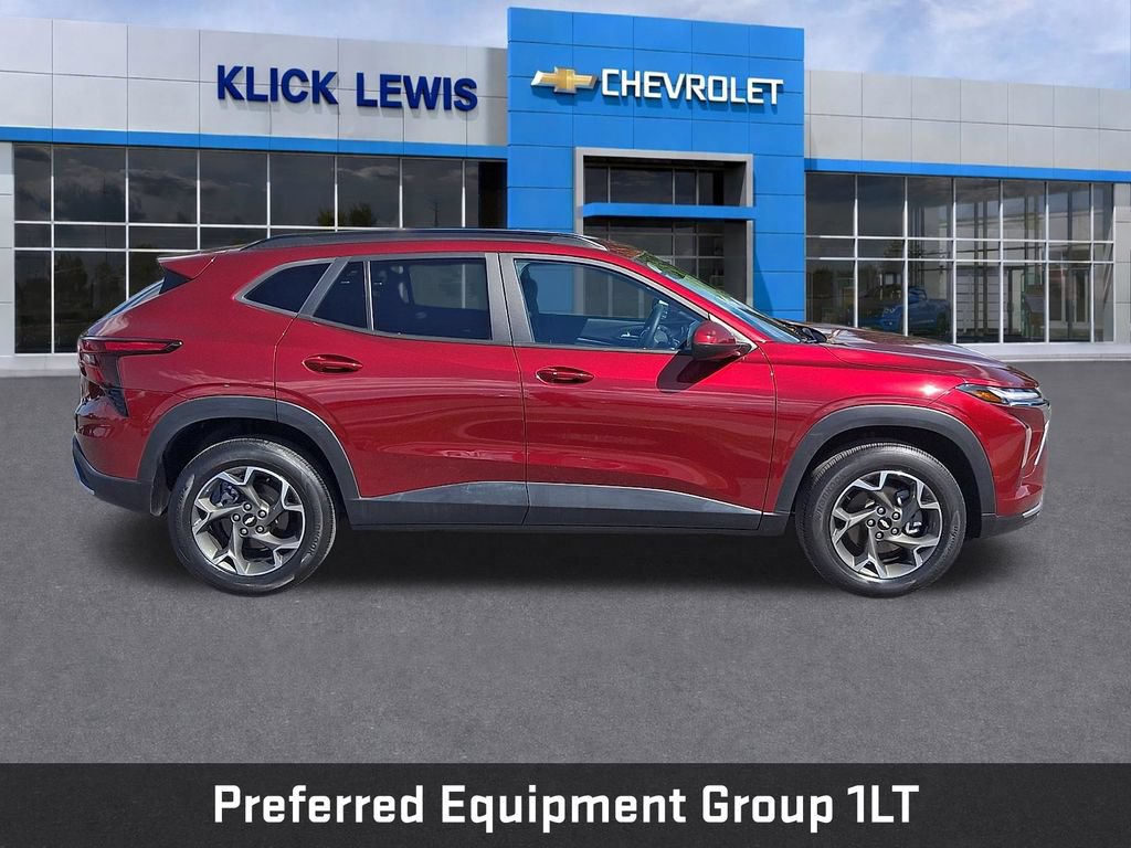 Used 2024 Chevrolet Trax LT w/ Driver Confidence Package FWD image 9