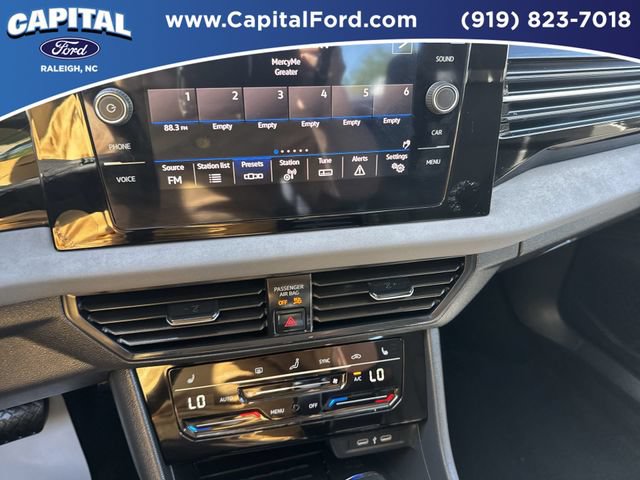 Used 2025 Volkswagen Jetta SE FWD image 27