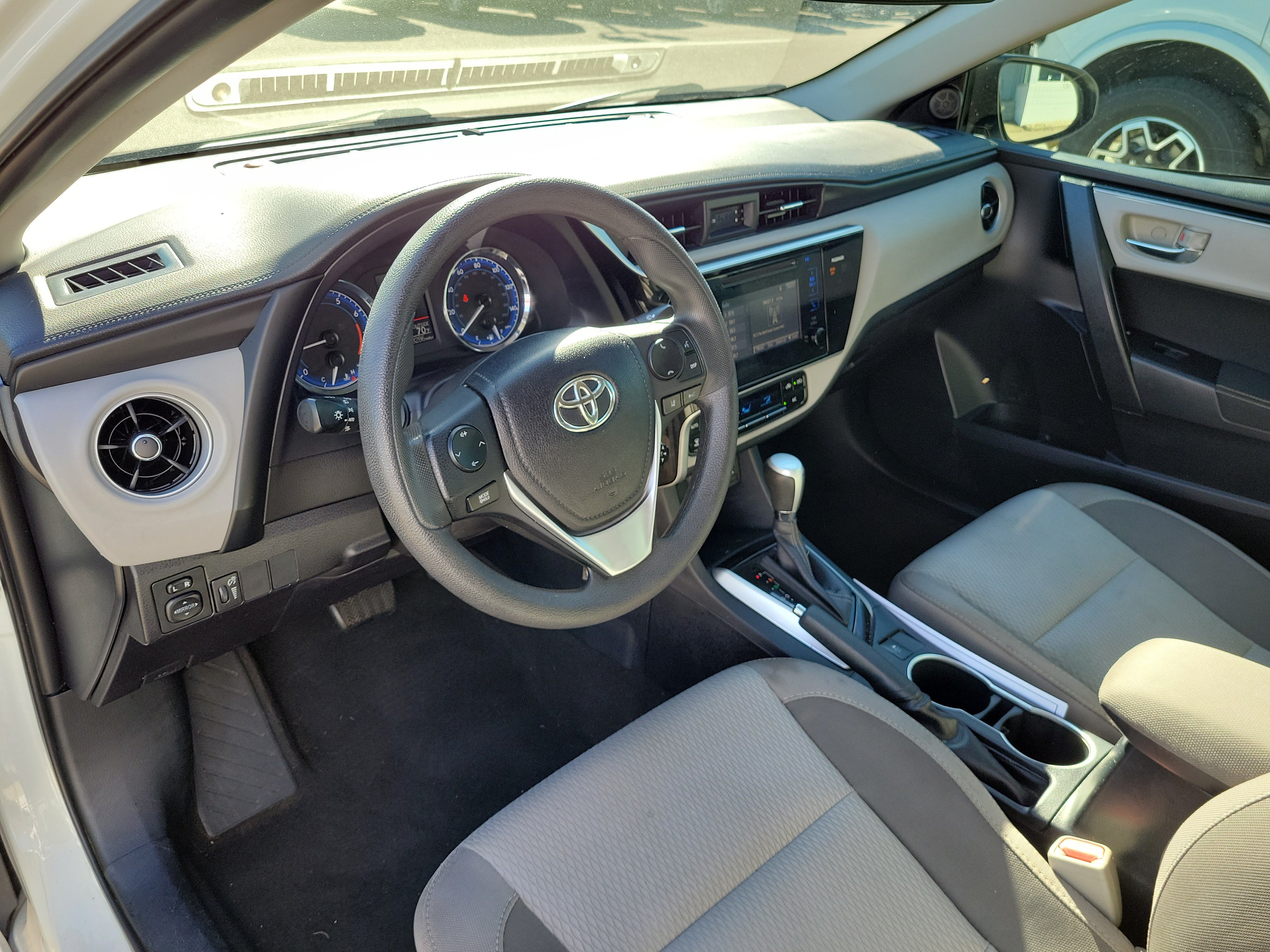 Used 2017 Toyota Corolla LE w/ Carpet Mat Package (TMS) FWD image 17