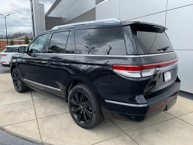 Certified 2024 Lincoln Navigator Reserve AWD/4WD image 3