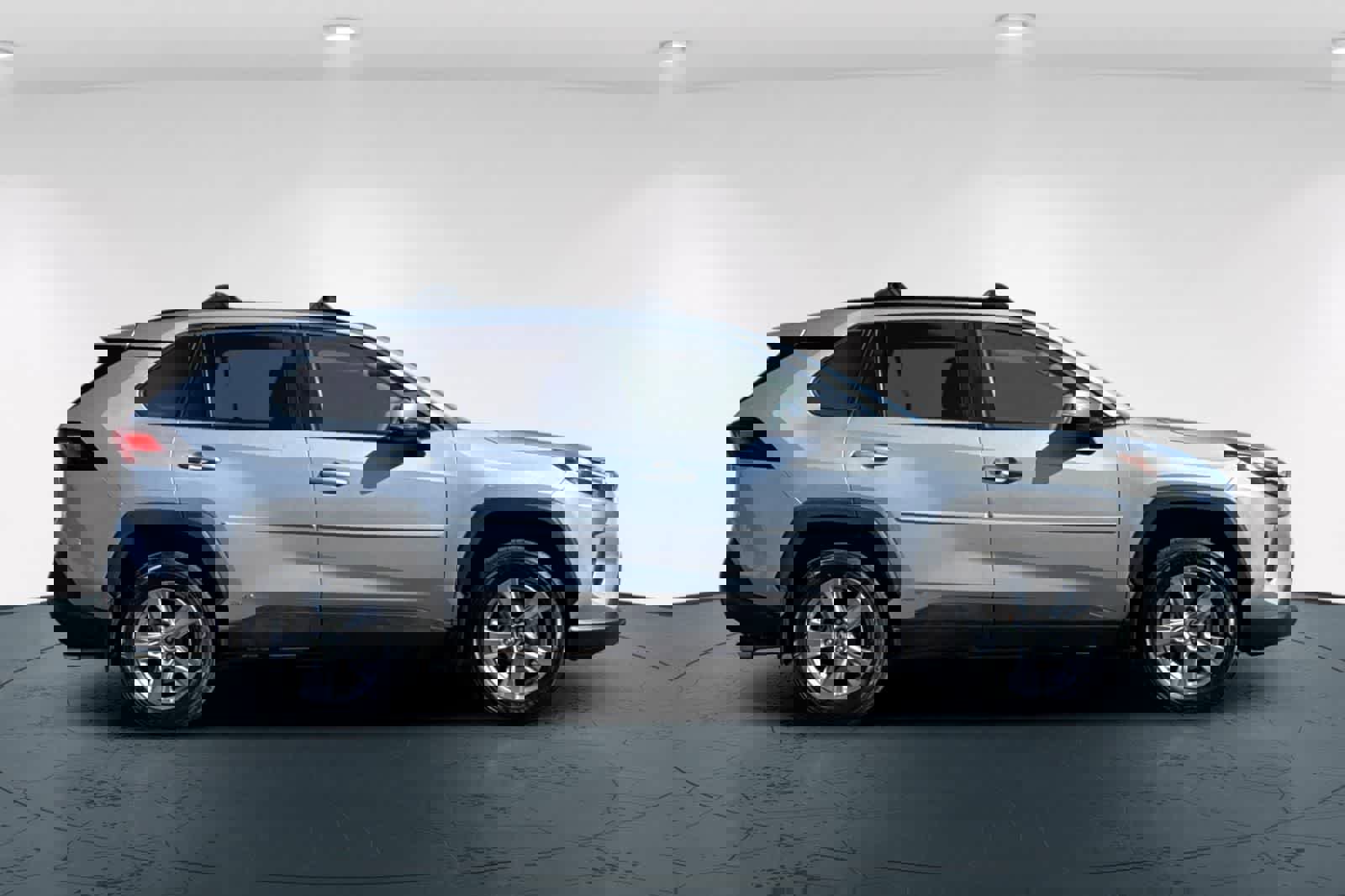 Used 2022 Toyota RAV4 XLE image 6