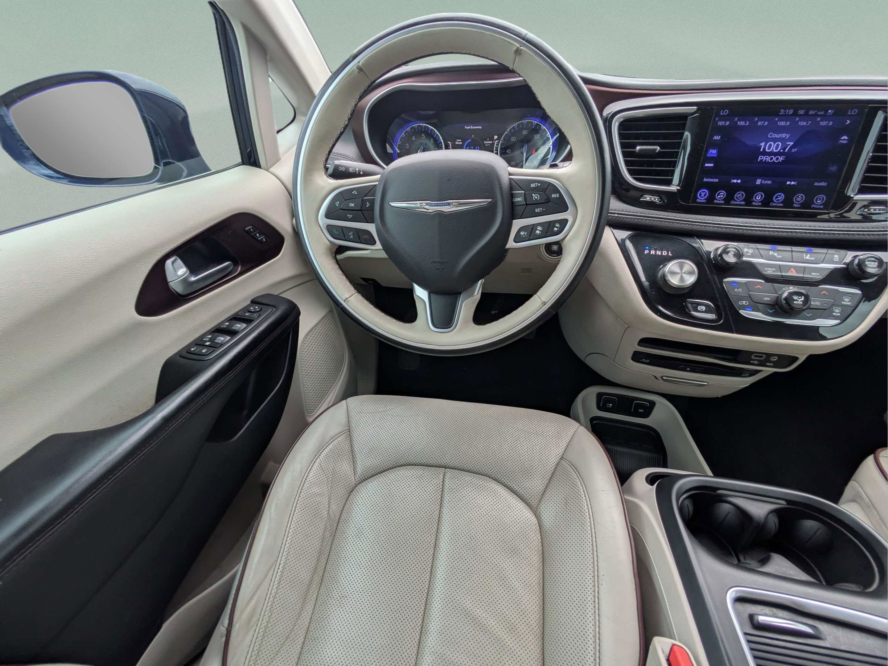 Used 2017 Chrysler Pacifica Limited w/ UConnect Theater Package FWD image 12