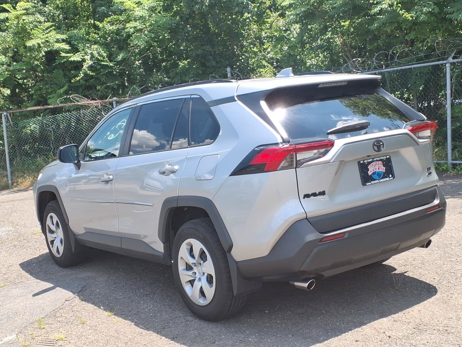 Used 2021 Toyota RAV4 LE w/ Carpet Mat Package (TMS) AWD/4WD image 4