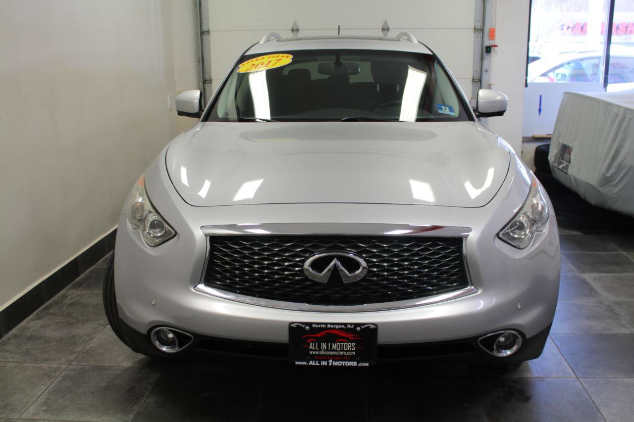 Used 2017 INFINITI QX70 AWD w/ Premium Package image 2