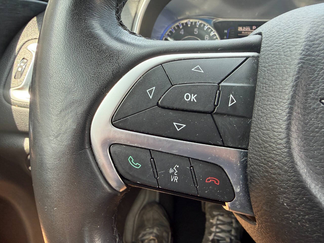 Used 2015 Chrysler 200 Limited w/ Convenience Group FWD image 22
