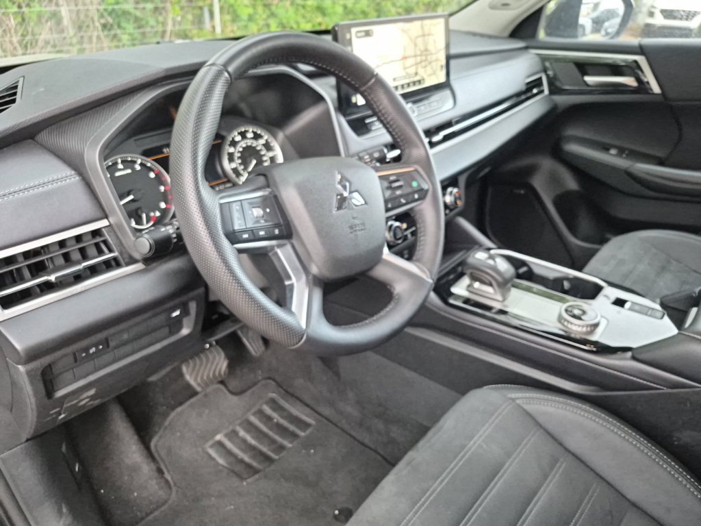 Used 2025 Mitsubishi Outlander SE AWD/4WD image 7