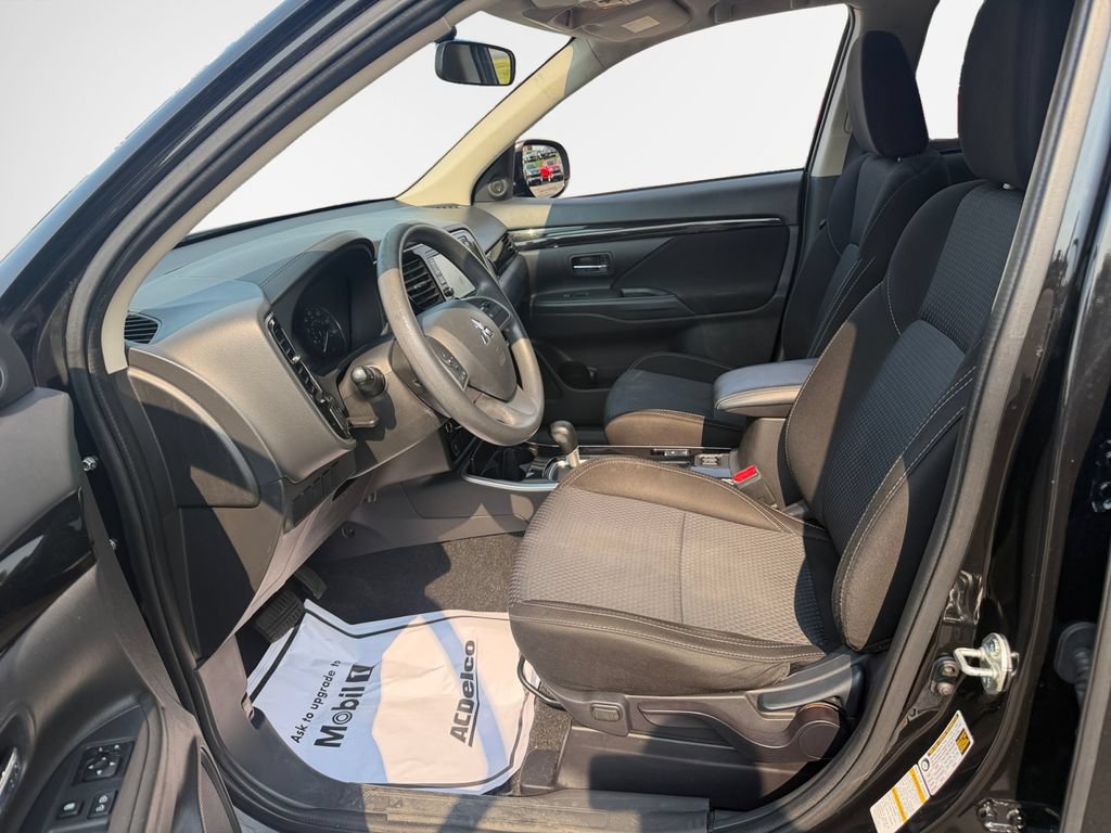 Used 2020 Mitsubishi Outlander SE AWD/4WD image 12