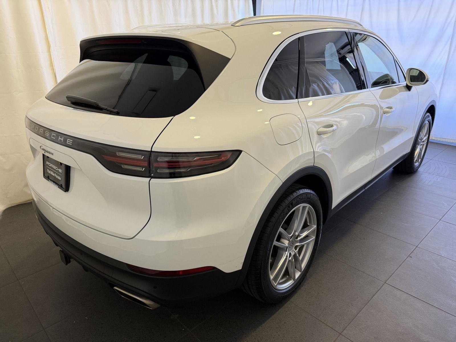 Certified 2023 Porsche Cayenne Platinum Edition image 9