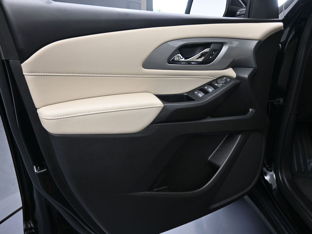 Used 2023 Chevrolet Traverse LS image 15