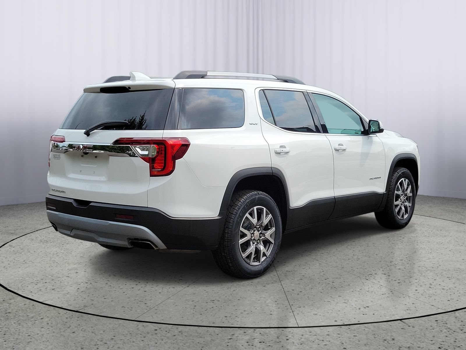 Used 2020 GMC Acadia SLT w/ Trailering Package FWD image 3