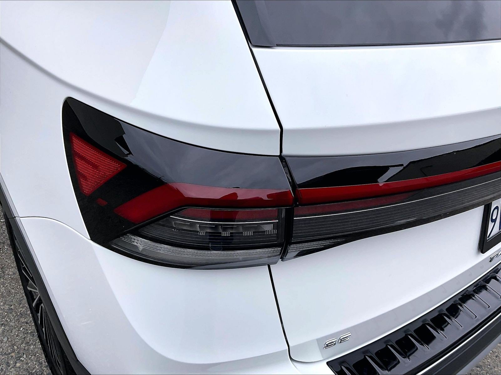 Certified 2025 Volkswagen Taos SE FWD image 28