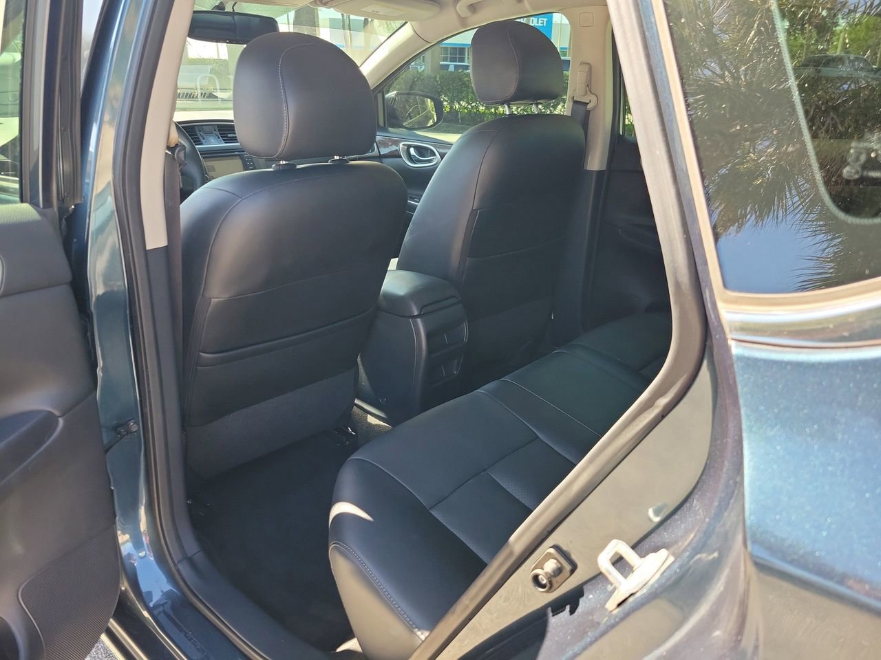 Used 2015 Nissan Sentra SL w/ Navigation Package FWD image 9