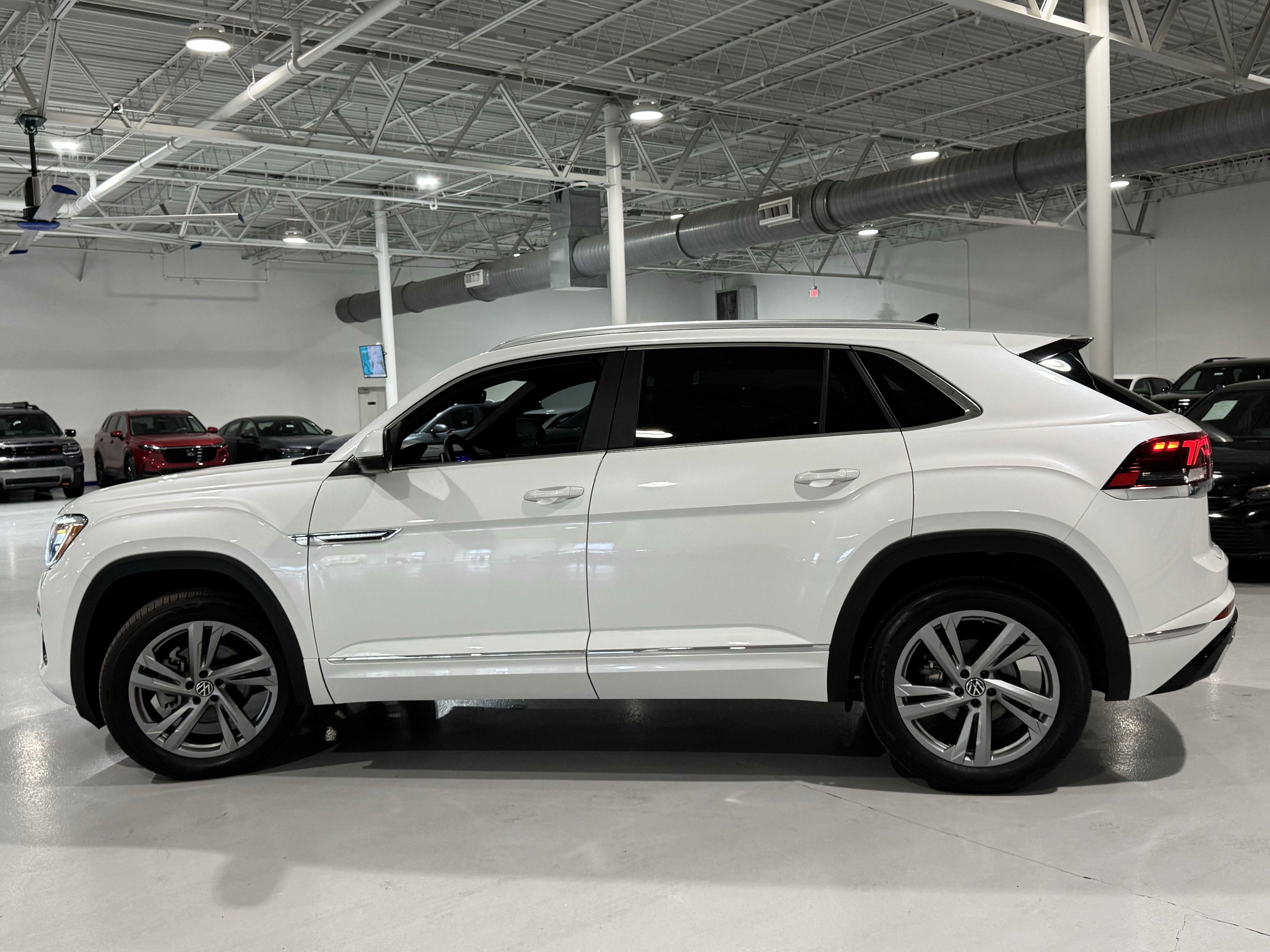 Used 2024 Volkswagen Atlas Cross Sport SEL R-Line image 16