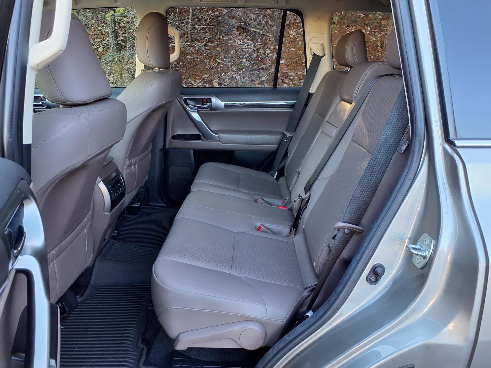 Used 2022 Lexus GX 460 Premium w/ Premium Package image 11