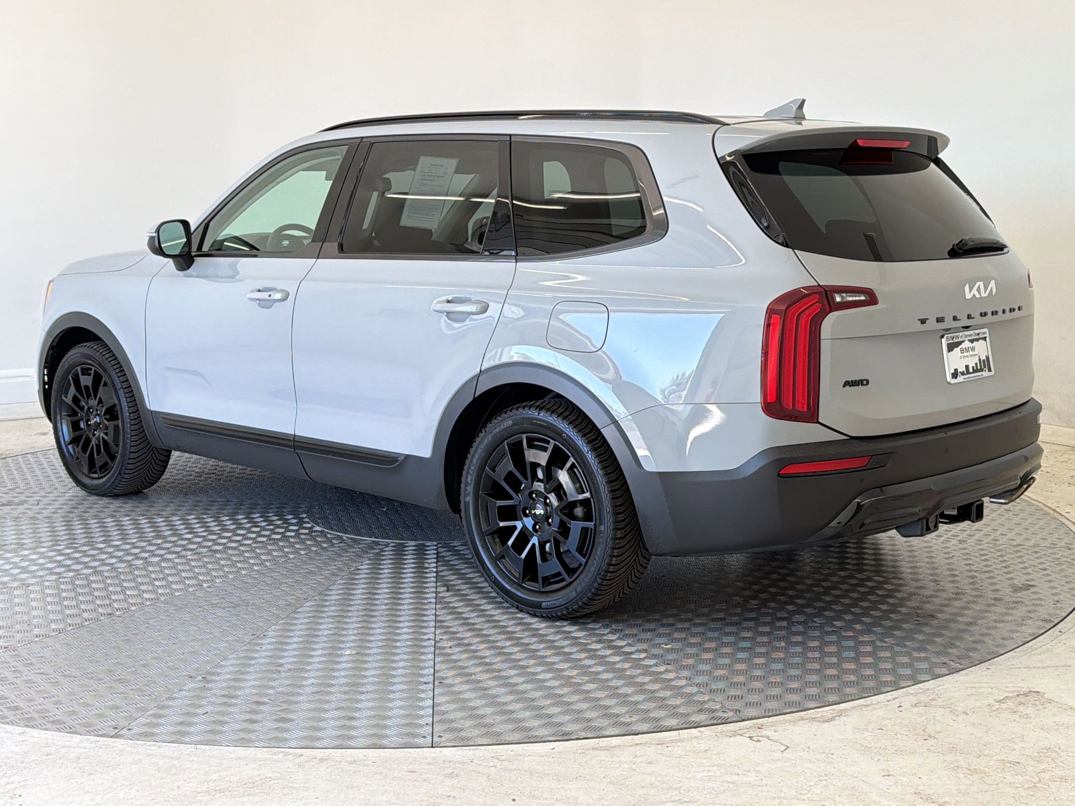 Used 2022 Kia Telluride EX w/ EX Premium Package image 3