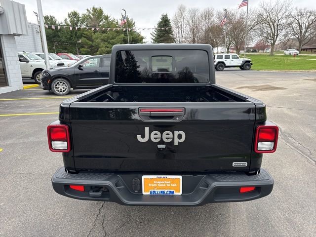 Certified 2022 Jeep Gladiator Overland AWD/4WD image 4