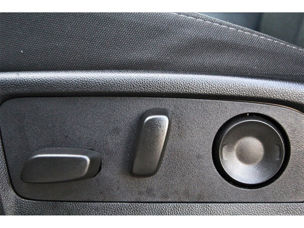 Used 2024 GMC Yukon XL SLE w/ Gmc Pro Safety Plus Package image 24