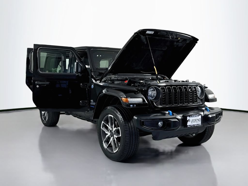 Used 2024 Jeep Wrangler Unlimited w/ Convenience Group AWD/4WD image 19