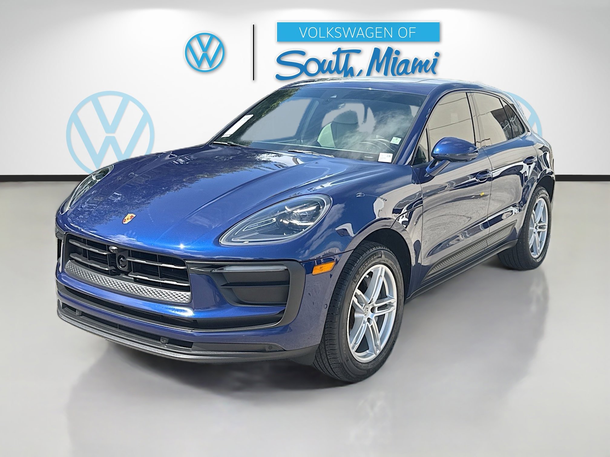 Used 2022 Porsche Macan w/ Premium Package Plus image 3