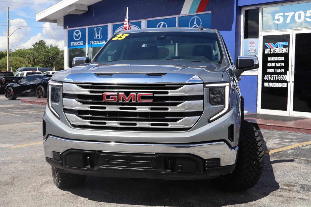Used 2023 GMC Sierra 1500 SLE w/ Enhanced Capability Package AWD/4WD image 2