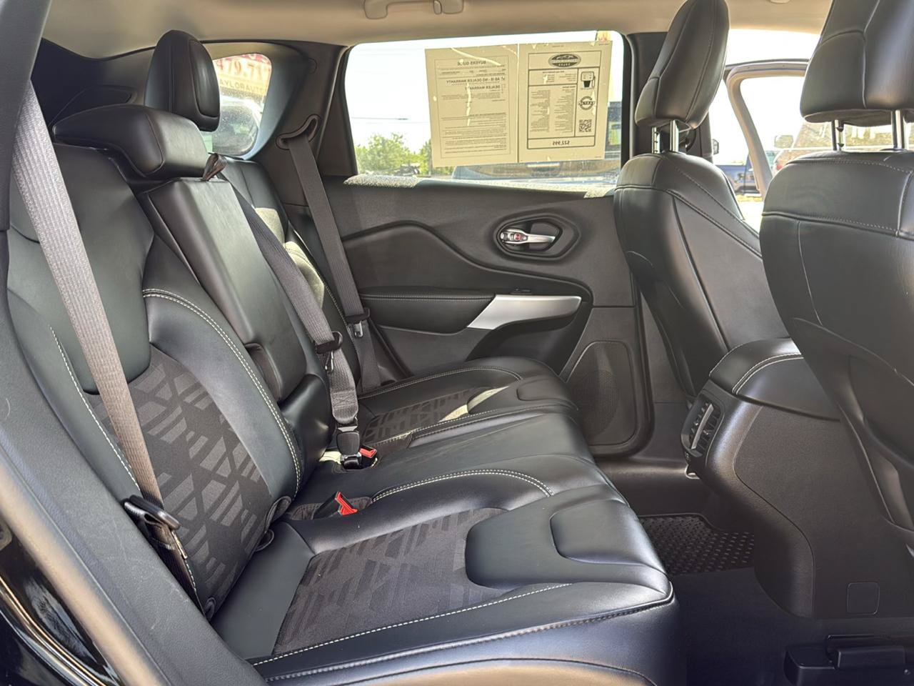 Used 2022 Jeep Cherokee Latitude AWD/4WD image 38