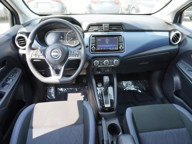 Used 2025 Nissan Versa SV FWD image 2