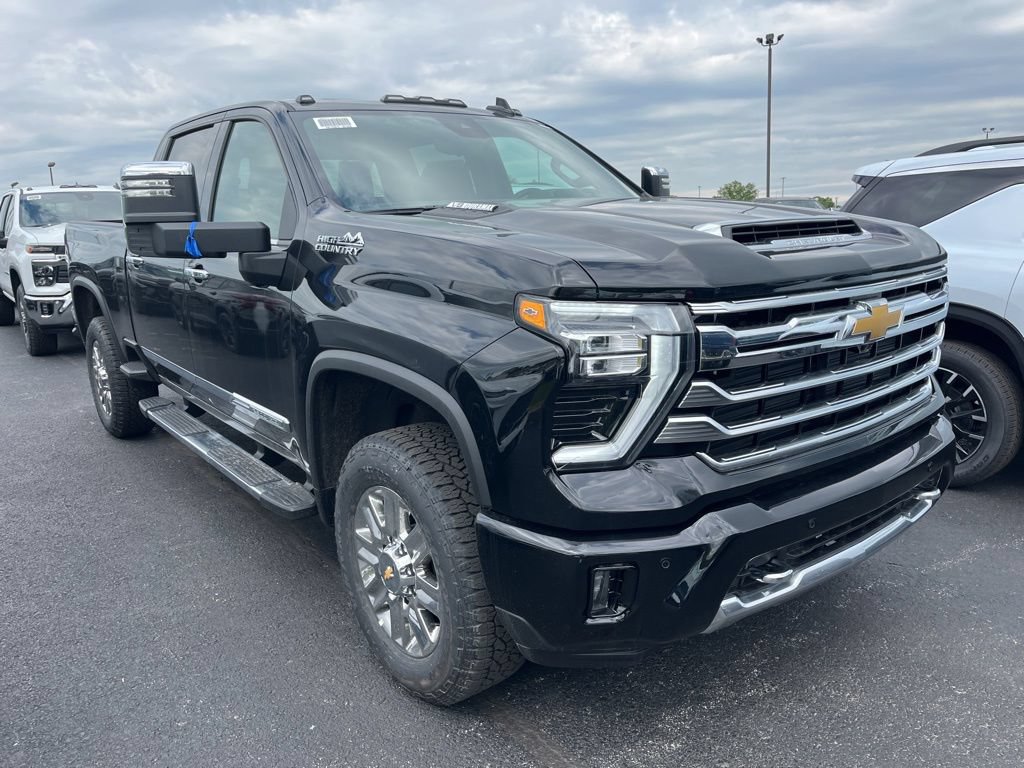 Used 2026 Chevrolet Silverado 2500 High Country w/ High Country Premium Package AWD/4WD image 2