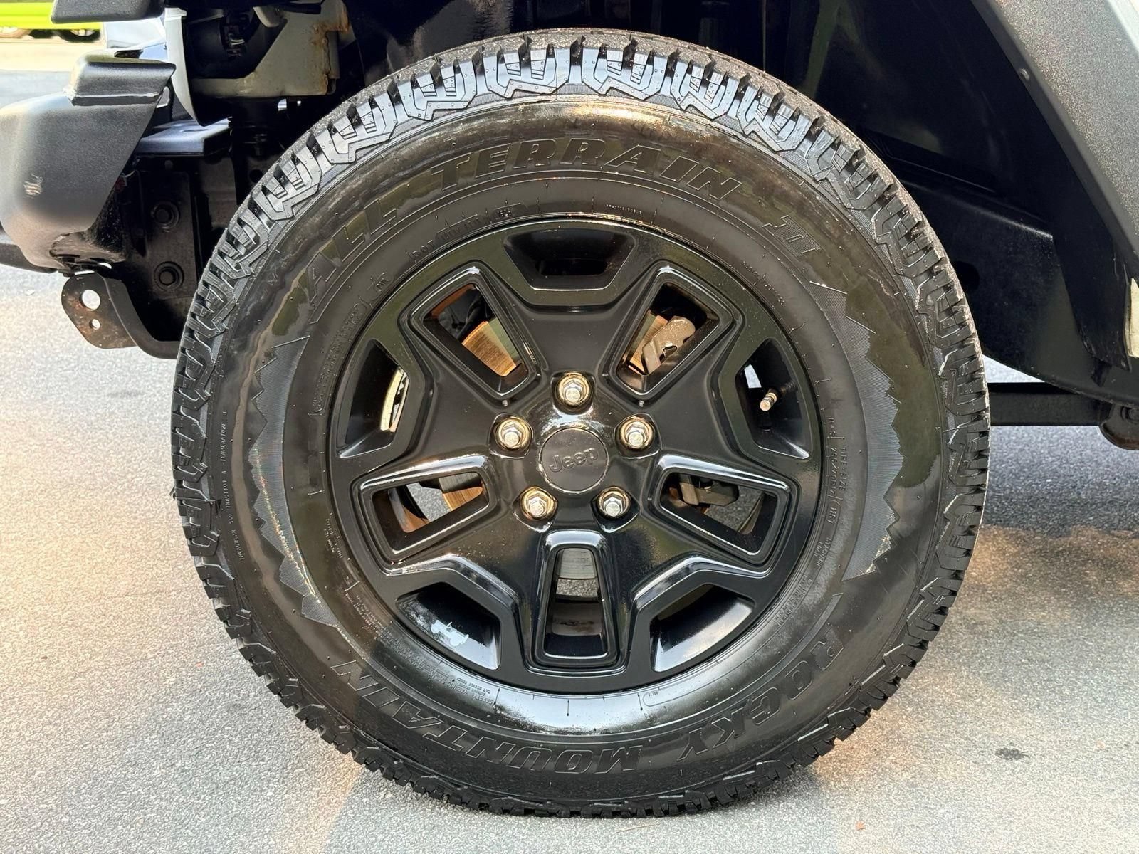 Used 2013 Jeep Wrangler Unlimited Sahara AWD/4WD image 18