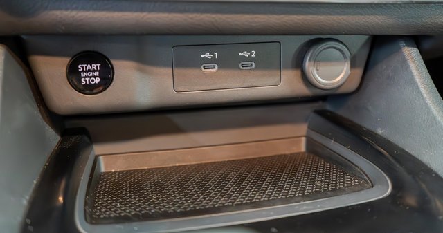 Used 2025 Nissan Rogue SV w/ SV Premium Package image 32