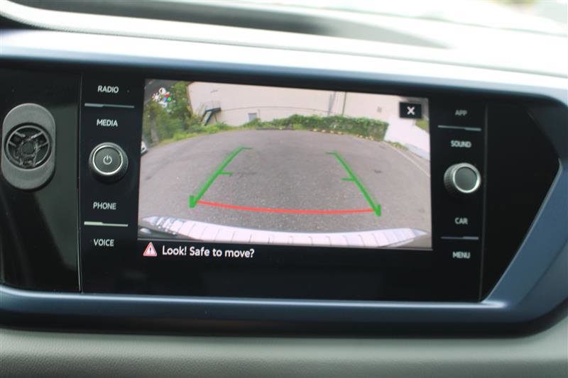 Used 2023 Volkswagen Taos SE w/ Panoramic Sunroof Package image 17