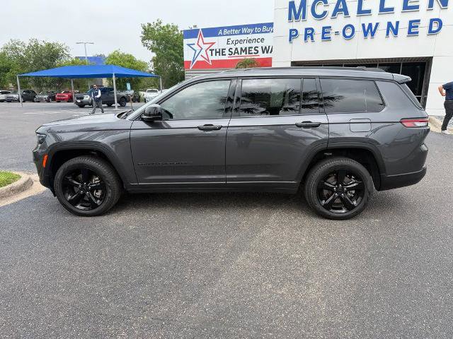 Used 2025 Jeep Grand Cherokee L Limited w/ Black Appearance Package AWD/4WD image 3
