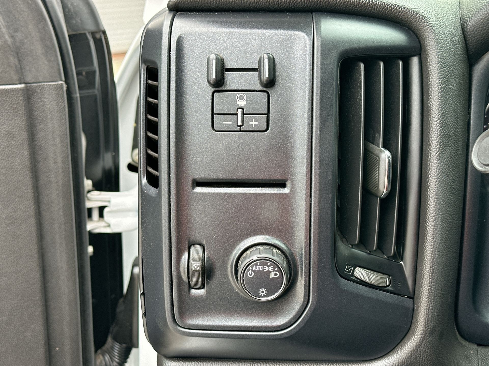Used 2018 Chevrolet Silverado 2500 W/T RWD image 17