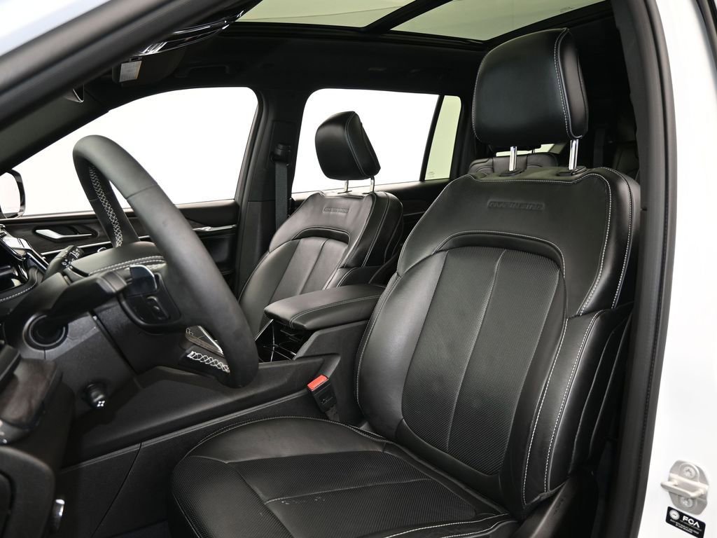 Used 2023 Jeep Grand Cherokee L Overland image 12