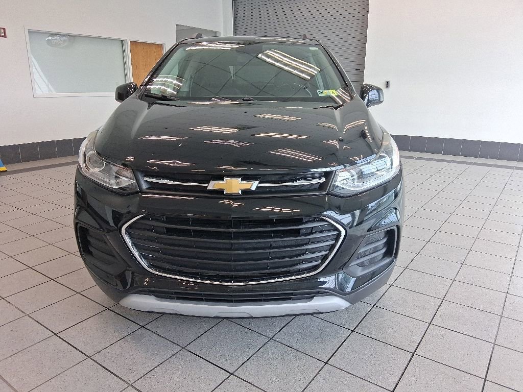 Used 2019 Chevrolet Trax LT w/ Sun & Sound Package AWD/4WD image 3
