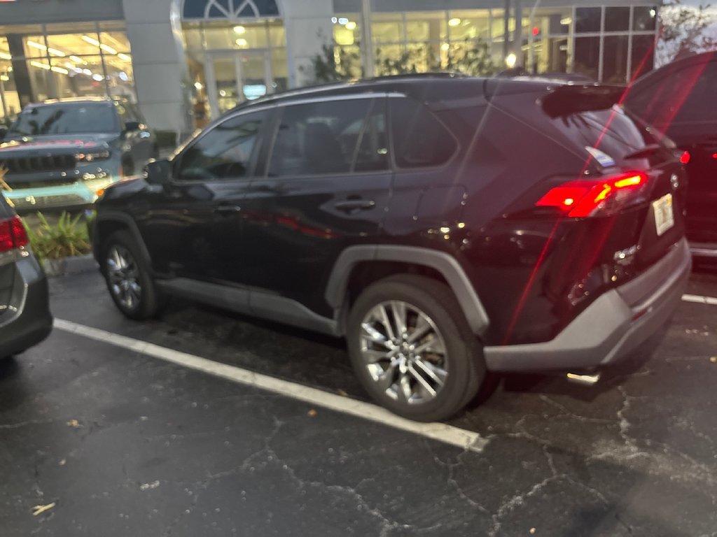 Used 2021 Toyota RAV4 XLE Premium FWD image 4