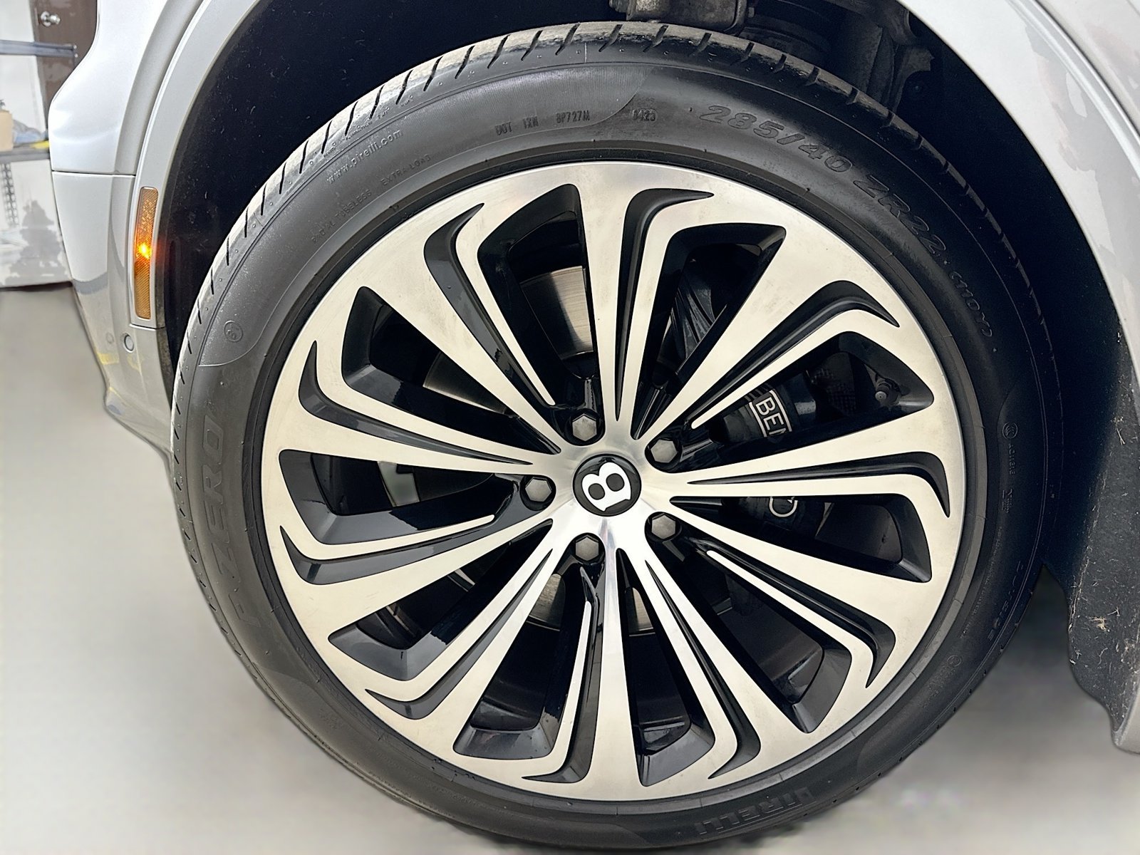 Used 2023 Bentley Bentayga Extended Wheelbase AWD/4WD image 53