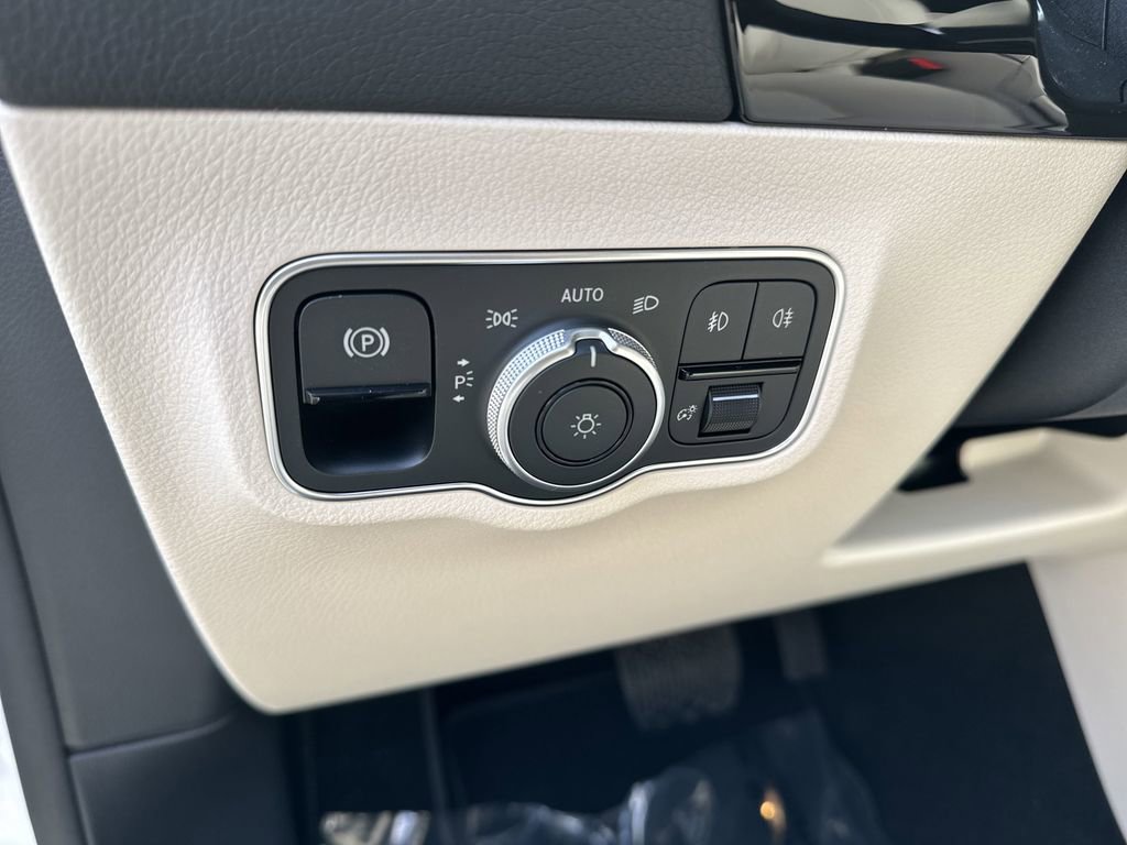 New 2025 Mercedes-Benz GLA 250 4MATIC image 17