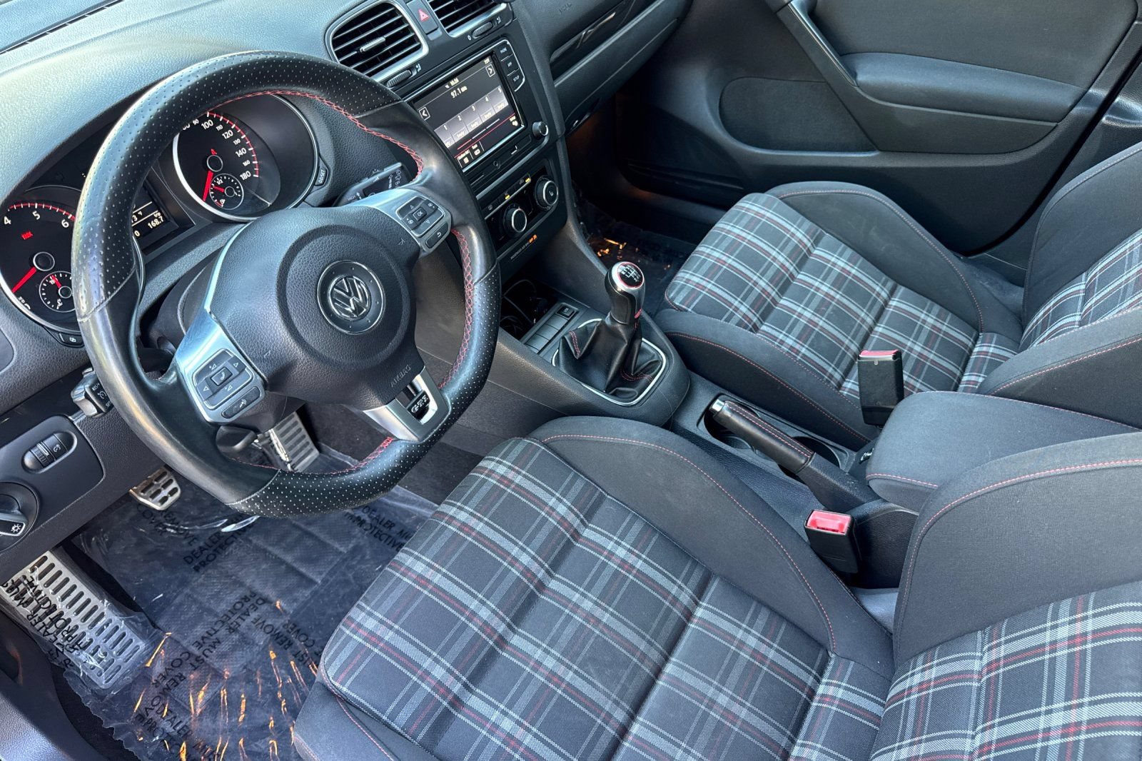 Used 2012 Volkswagen Golf 4-Door FWD image 11